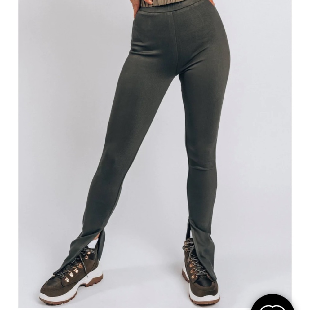 Bailey Rose “she loves me” ribbed leggings with zip hem in Olive size Large